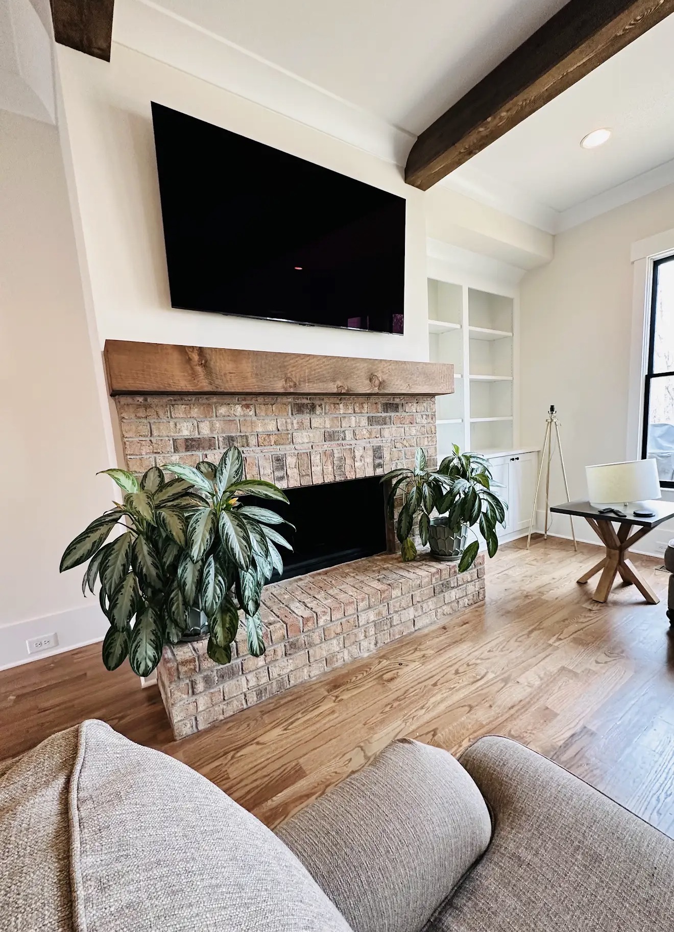 Professional TV mounting above fireplace in Atlanta