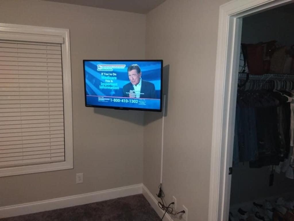 Can one person hang a TV on the wall?