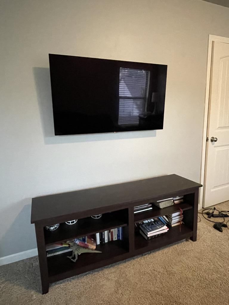 How long does it take a professional to mount a TV?