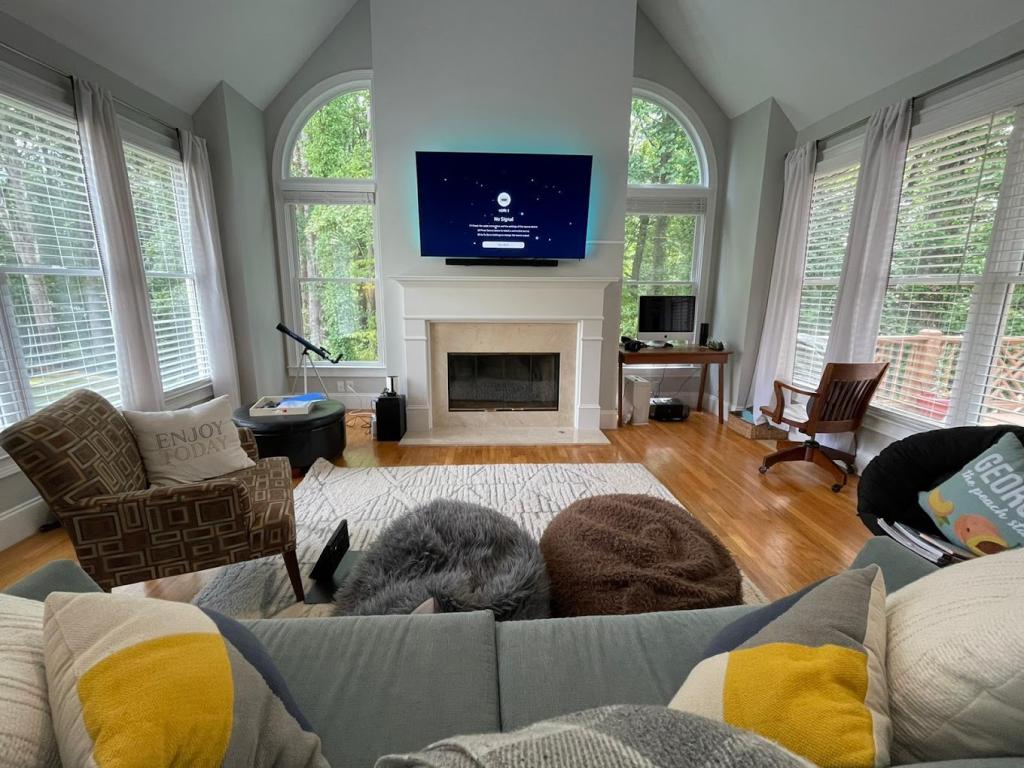 Why Hiring a Professional TV Mounting Service in Villa Rica, GA is Worth Every Penny